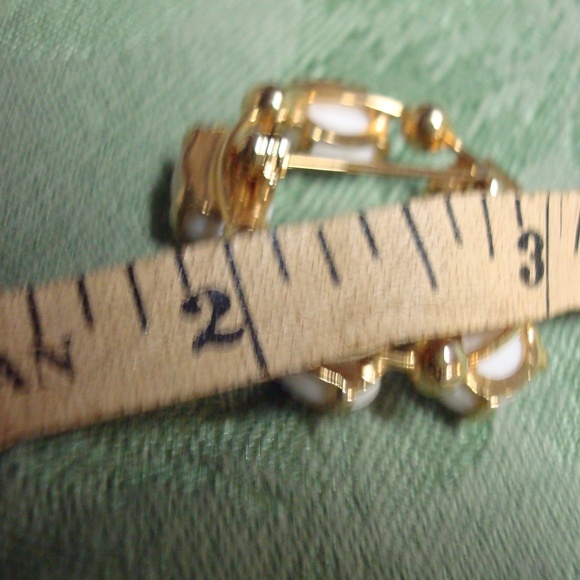 VTG WHITE Scarab Beetle ROUND BROOCH - Picture 3 of 4